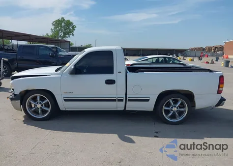 2002 Chevrolet Silverado 1500 из США, поврежденный, VIN 1GCEC14W02Z109106